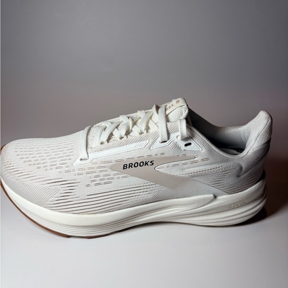 Pre-Owned Brooks Revel 8 Women's size 7 wide. White /Grey ( lightly used) - Picture 3 of 13
